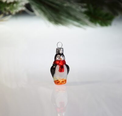 Pingwinek z czerwonym szaliczkiem 6cm/1szt