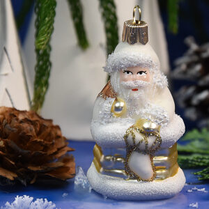 Mikołaj w kominie z prezentami