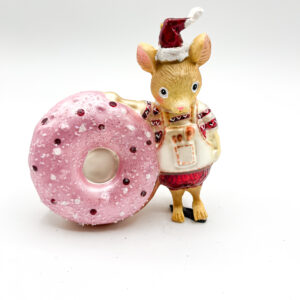 Myszka z różowym donutem